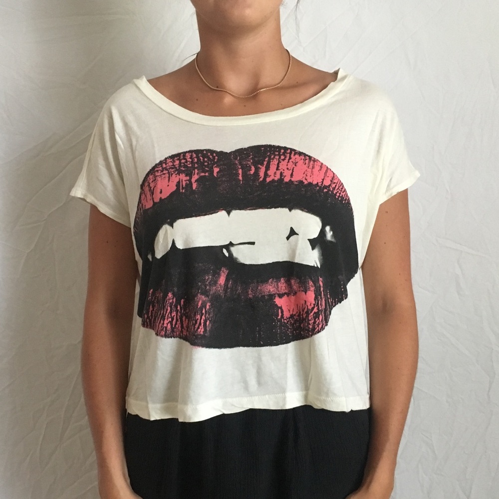 White lip bite t-shirt🌸